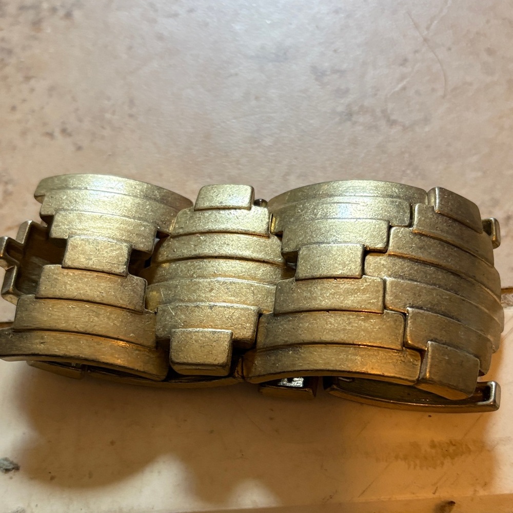 Chunky Gold Tone Stretch Bracelet
